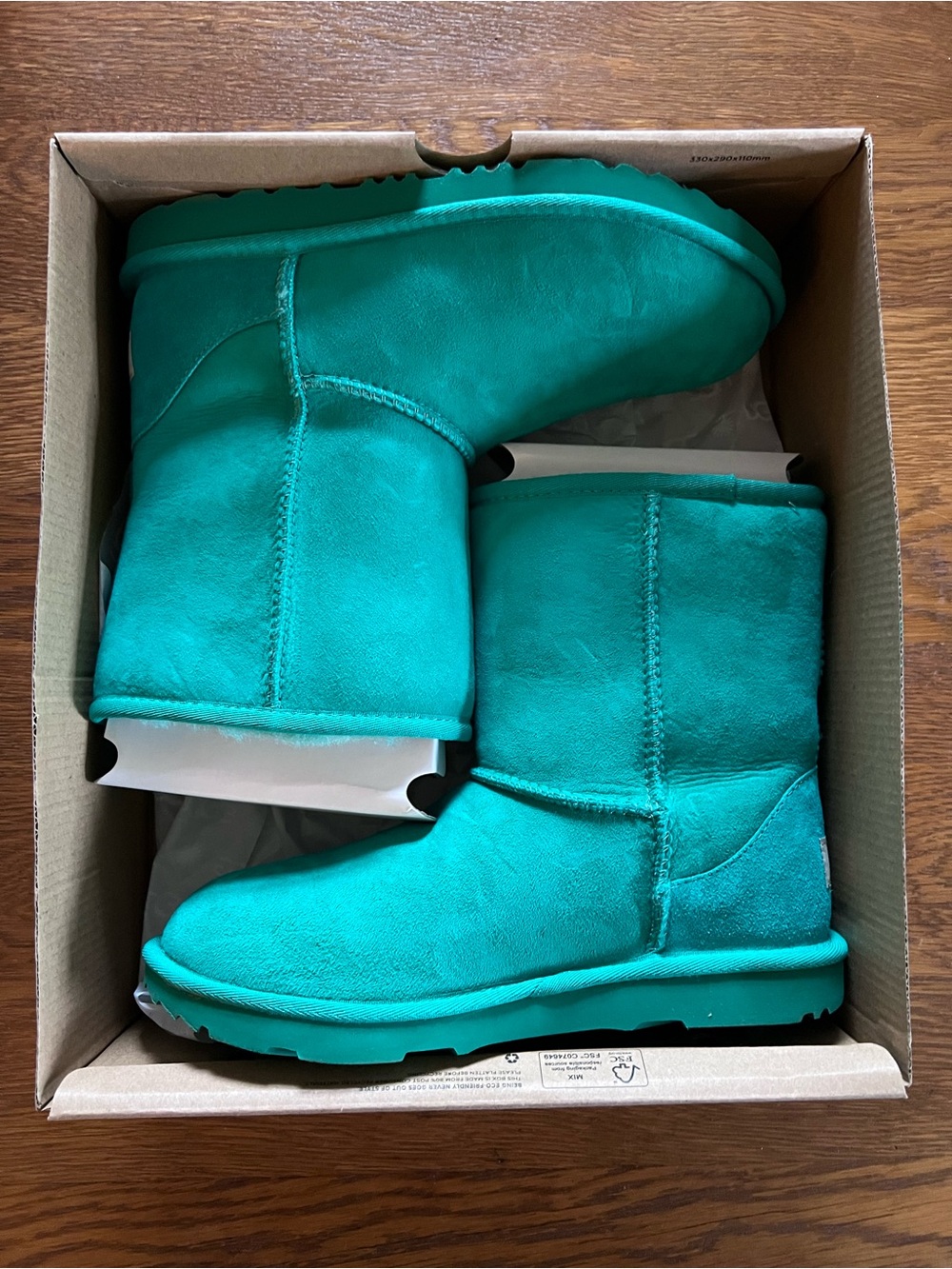 UGG Kids/Womens Bright Green Suede Boots Like New Size 6 Kids
